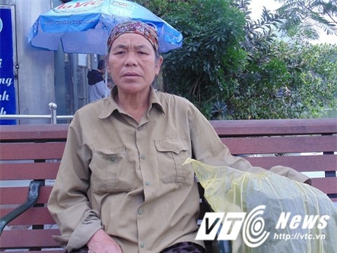 Ba Tran Thi Nam rat buc xuc truoc loi de doa cua nhom tam tac