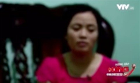 Clip: Phụ huynh ở Lâm Đồng bức xúc vì 10 bé gái bị con trai cô giáo xâm hại tình dục - Ảnh 2.