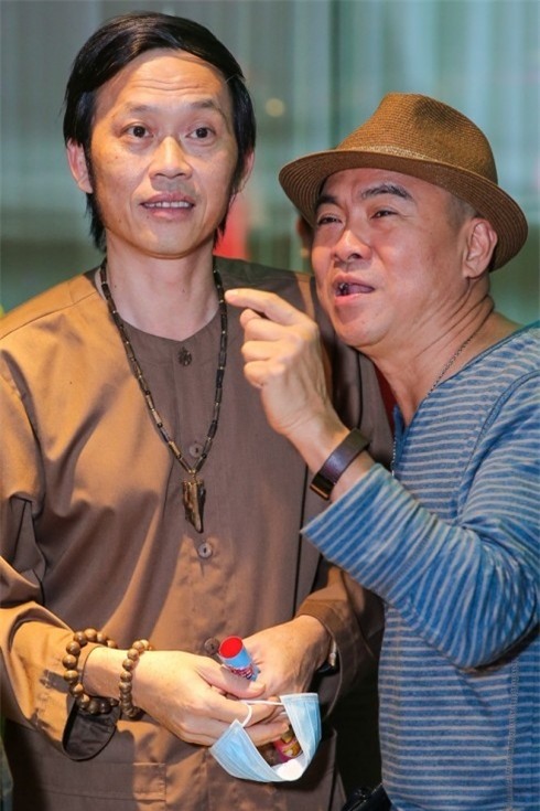 Showbiz Viet va dai dich mang ten 'chui boi tren mang' hinh anh 1