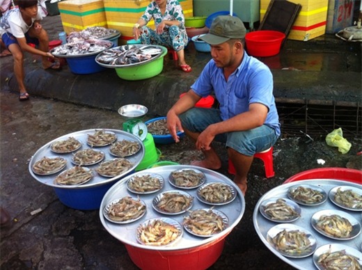 Ky la cho tren dia mot gia giua Sai Gon