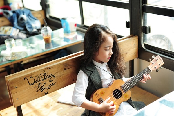 Gặp gỡ mẫu nhí Hà Thành sở hữu gương mặt xinh như Kim Tae Hee - Ảnh 2.