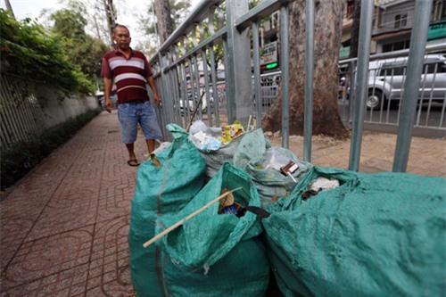 hoa mat, chong mat vi rao chan via he nhu long thu o sg hinh anh 16