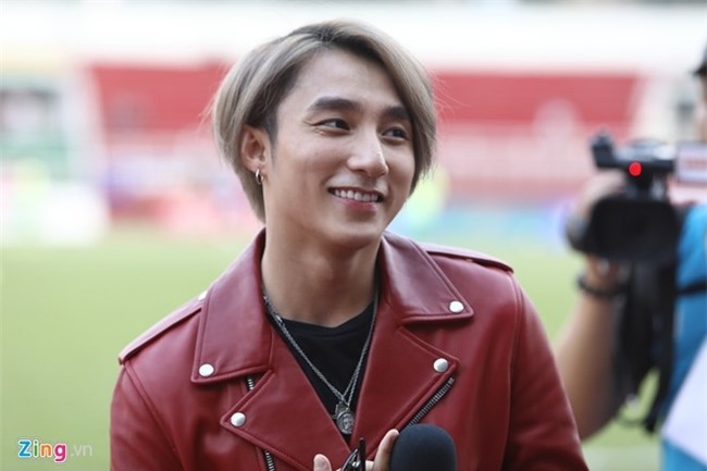 Son Tung M-TP dung loat hit khuay dong san co hinh anh 2