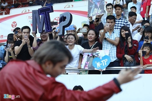 Son Tung M-TP dung loat hit khuay dong san co hinh anh 5