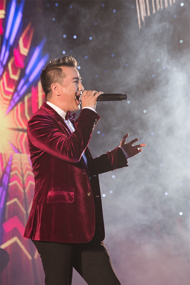 nguoi dan vay kin xem hoai linh, tran thanh hat dam cuoi dai gia can tho hinh anh 12