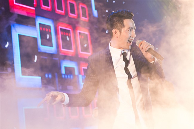 nguoi dan vay kin xem hoai linh, tran thanh hat dam cuoi dai gia can tho hinh anh 20