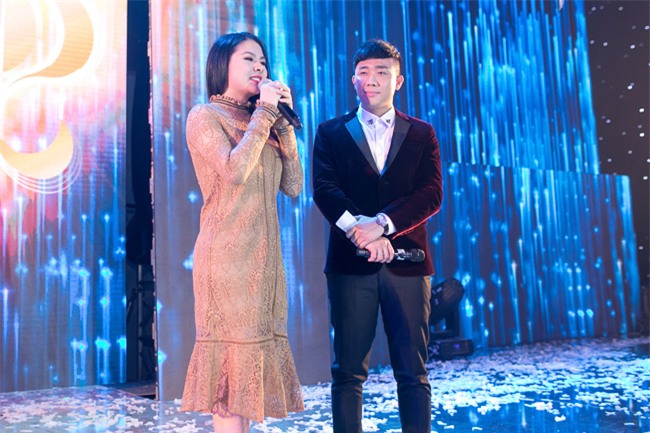 nguoi dan vay kin xem hoai linh, tran thanh hat dam cuoi dai gia can tho hinh anh 22