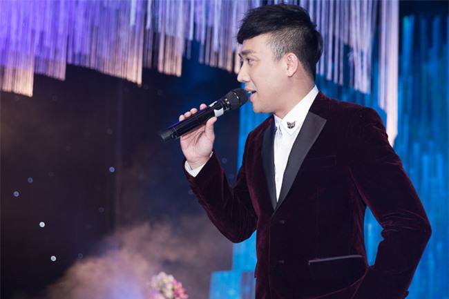 nguoi dan vay kin xem hoai linh, tran thanh hat dam cuoi dai gia can tho hinh anh 8