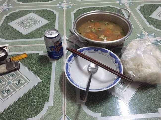 Mắt tròn mắt dẹt nhìn cánh mày râu trổ tài bếp núc ngon lành không thua kém chị em - Ảnh 6.