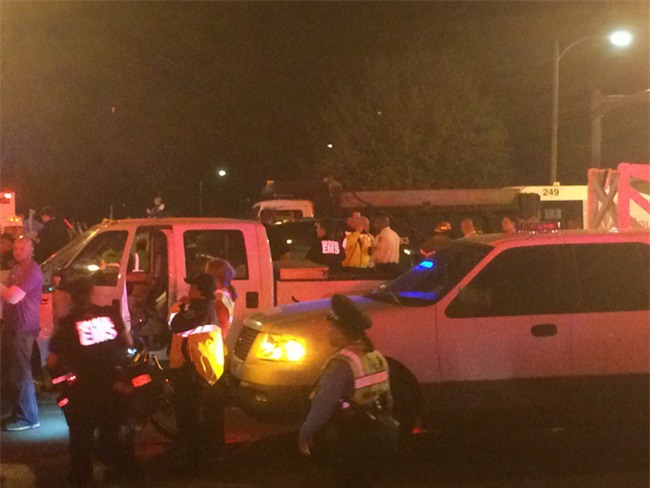 Xe tải lao vào đám đông ở New Orleans, hàng chục người bị thương nặng - Ảnh 3.