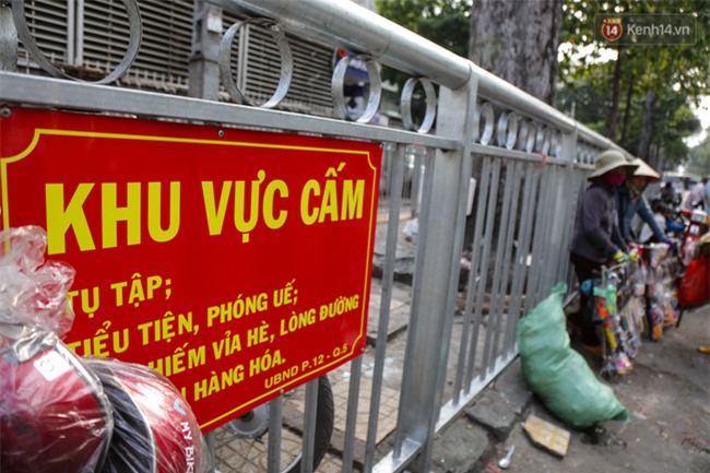 Chóng mặt vì đi bộ trên vỉa hè bị rào chắn như mê cung ở bệnh viện Chợ Rẫy Sài Gòn - Ảnh 10.