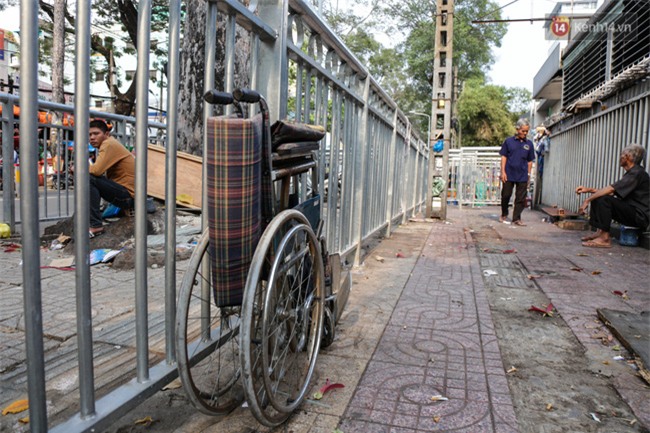 Chóng mặt vì đi bộ trên vỉa hè bị rào chắn như mê cung ở bệnh viện Chợ Rẫy Sài Gòn - Ảnh 14.