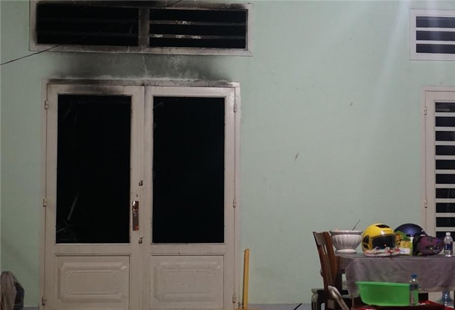 vu chay nha 4 nguoi tu vong: nguoi me chet van om con trong long hinh anh 3