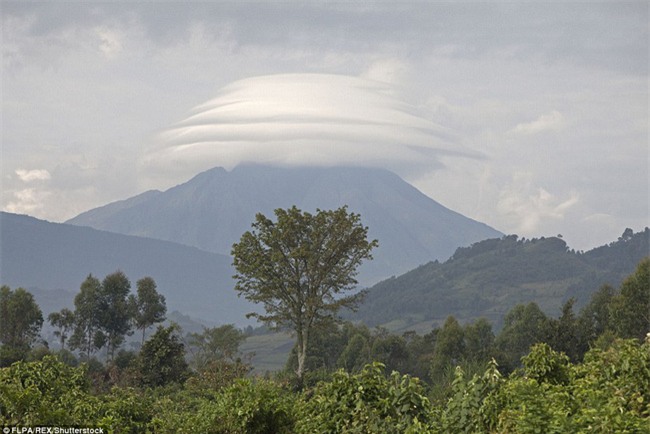 Ngây ngất với những chiếc đĩa bay được tạo thành từ mây - Ảnh 11.