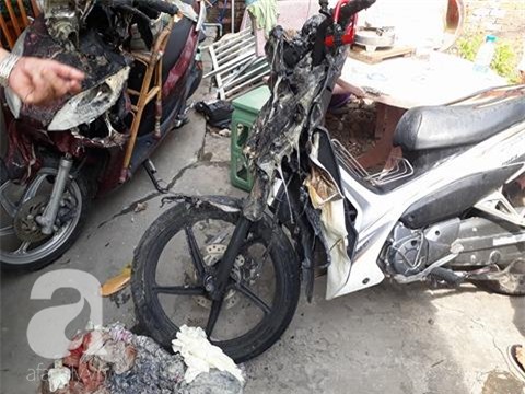 Vụ cháy nhà khiến 4 người tử vong ở Bình Dương: Nhà có cửa thoát hiểm nhưng khóa rất chắc chắn - Ảnh 2.