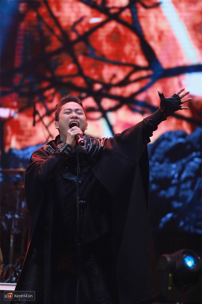 Vợ Trần Lập nghẹn ngào khi giọng chồng cất lên trong ca khúc Mắt đen - Ảnh 14.