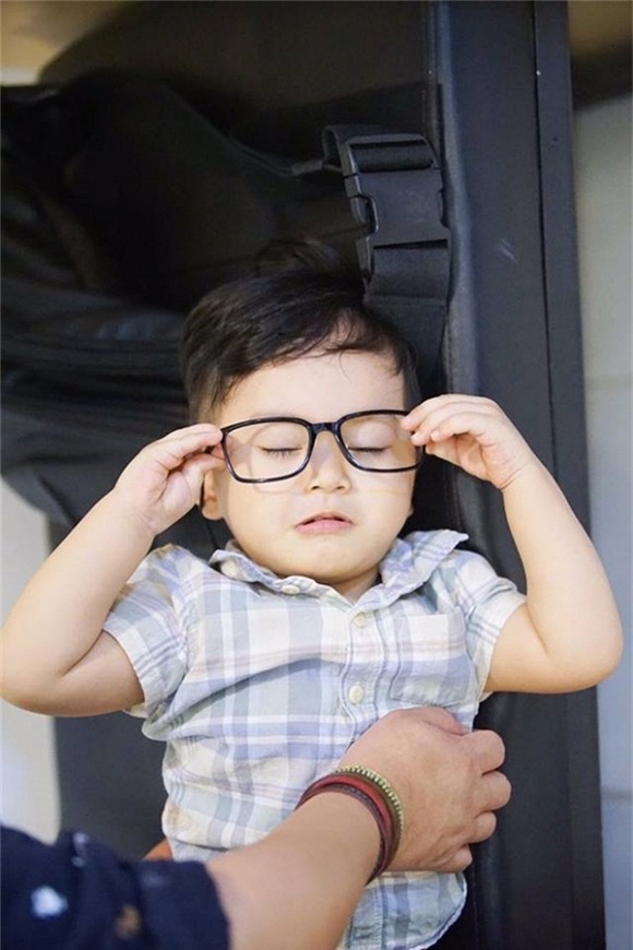 Muôn kiểu biểu cảm càng lớn càng yêu của con trai Khánh Thi - Phan Hiển -7