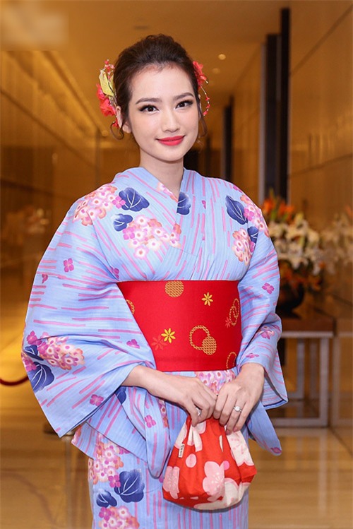 sao viet trang diem xau: van hugo, truong thi may cong them ca chuc tuoi - 2