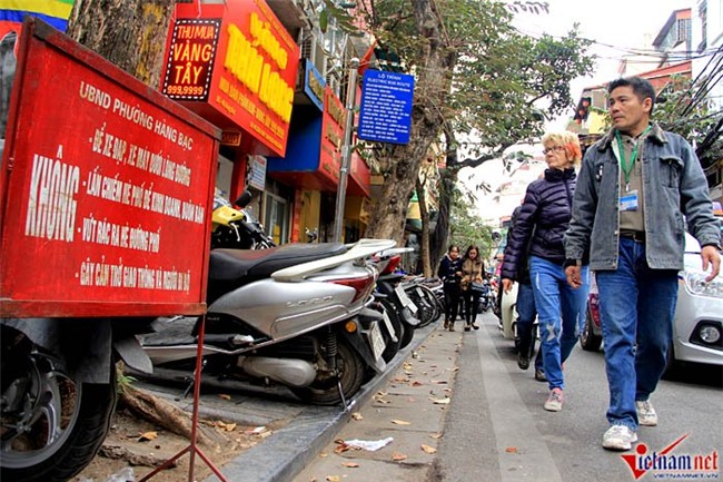vỉa hè, vỉa hè Hà Nội, giành lại vỉa hè, lấn chiếm vỉa hè, quận 1