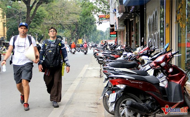 vỉa hè, vỉa hè Hà Nội, giành lại vỉa hè, lấn chiếm vỉa hè, quận 1