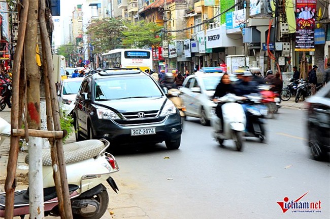 vỉa hè, vỉa hè Hà Nội, giành lại vỉa hè, lấn chiếm vỉa hè, quận 1