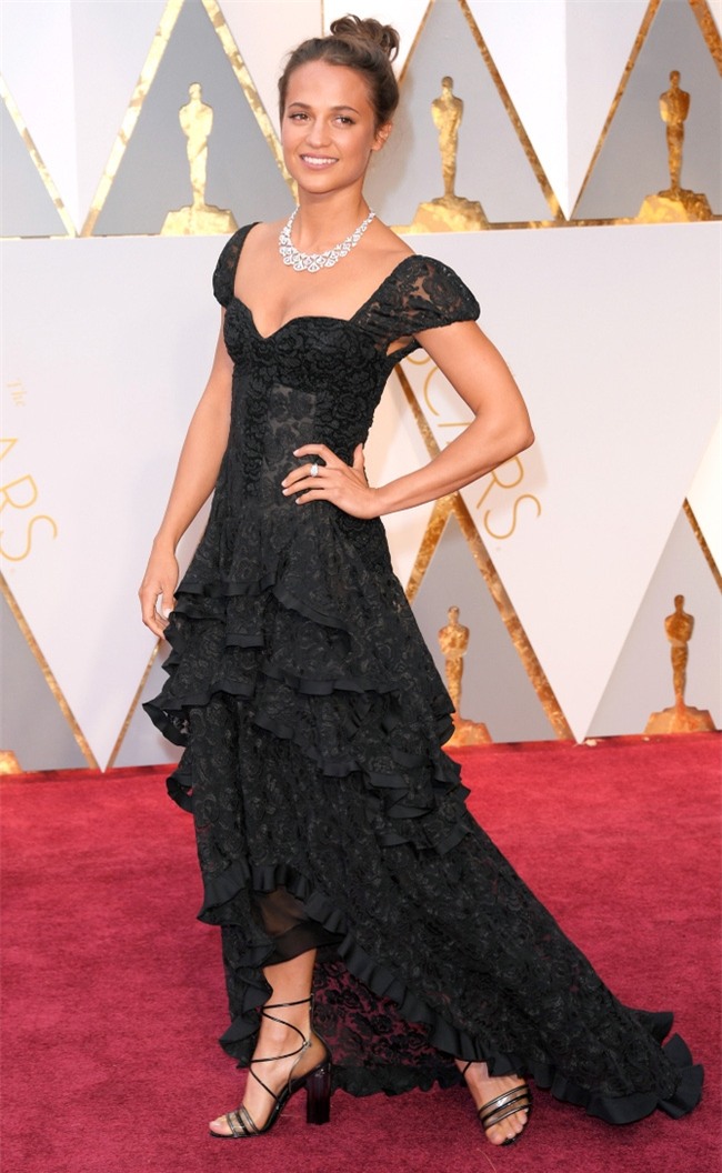 Thảm đỏ Oscar 2017: Dàn minh tinh đọ sắc lộng lẫy, Thành Long ôm thú bông đến sự kiện - Ảnh 8.