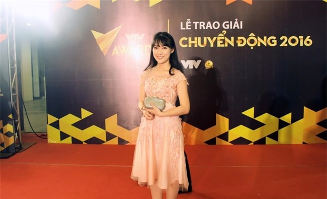 Nu sinh noi 7 thu tieng phien dich Oscar tren truyen hinh hinh anh 4