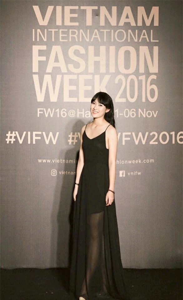 Nu sinh noi 7 thu tieng phien dich Oscar tren truyen hinh hinh anh 6