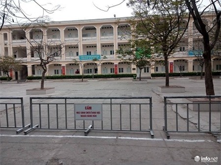 Tiểu học Khương Đình lên tiếng vụ xe ô tô vào trường gây nguy hiểm cho học sinh - 2