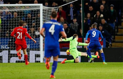 Vardy mở tỉ số cho Leicester