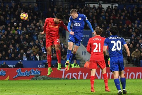 Cú đánh đầu của Vardy nâng tỉ số lên 3-0 cho Leicester