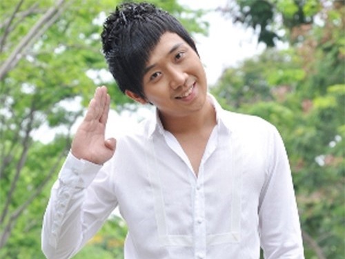Với lịch dẫn chương trình nhận mệt nghỉ, chạy show “bở hơi tai” ở các sân khấu hài, anh chàng được xem là gương mặt kế nghiệp