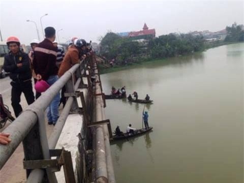 ha tinh: nam sinh lop 11 tren duong di hoc bat ngo nhay cau tu tu - 1