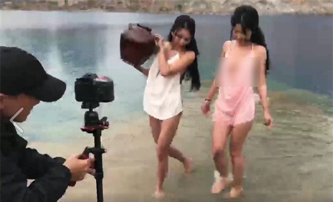 Hai cô gái chụp ảnh gợi cảm ở Tuyệt tình cốc Hải Phòng gây tranh cãi trên MXH - Ảnh 2.