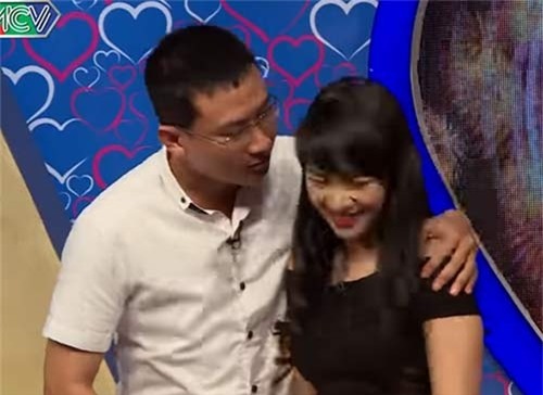 chang thuy thu doi cuong hon ngay khi duoc mai moi co gai xinh dep o “ban muon hen ho” - 14