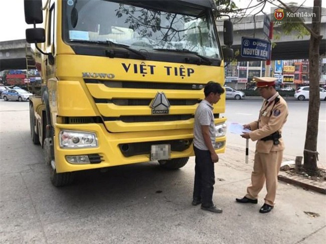 Vụ nữ sinh chết thảm dưới gầm xe bồn bê tông: Xe chạy vào giờ cấm - Ảnh 3.