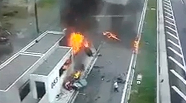 Thiếu gia triệu phú Hy Lạp lái xe Porsche gây tai nạn kinh hoàng, 4 người chết - Ảnh 2.