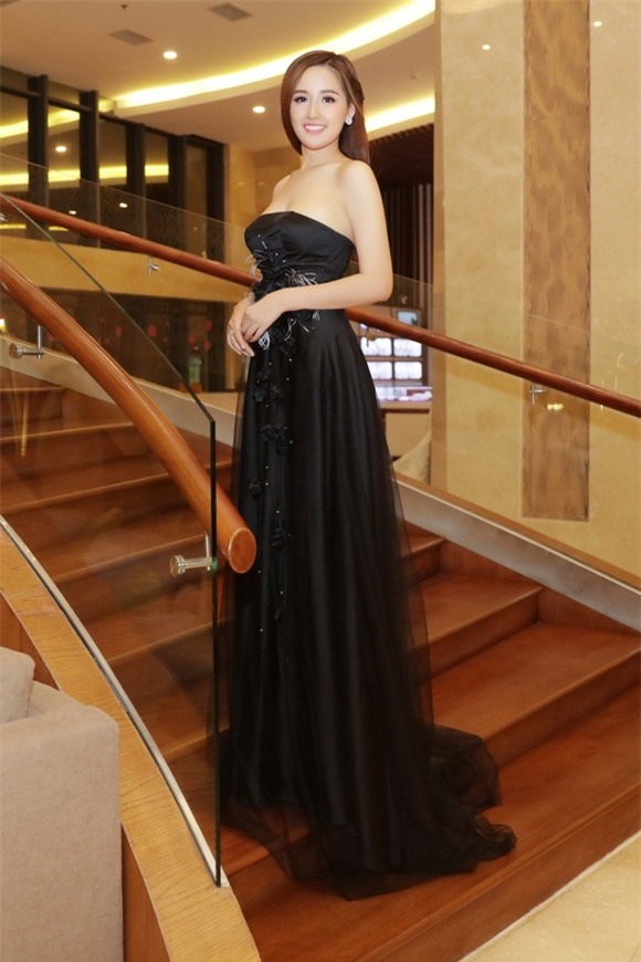 Hoa hậu mai phương thúy,hoa hậu việt nam 2006,mai phương thúy khoe vai trần