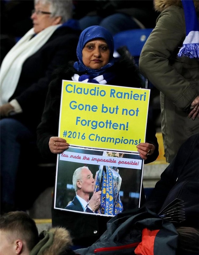 CDV Leicester lai xe tang dieu hanh quanh san hinh anh 6