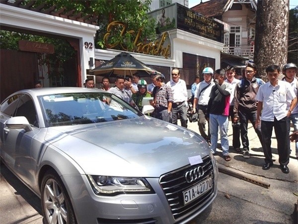 Hoa hau Thu Hoai nop phat 1,6 trieu vi xe lan chiem via he hinh anh 1