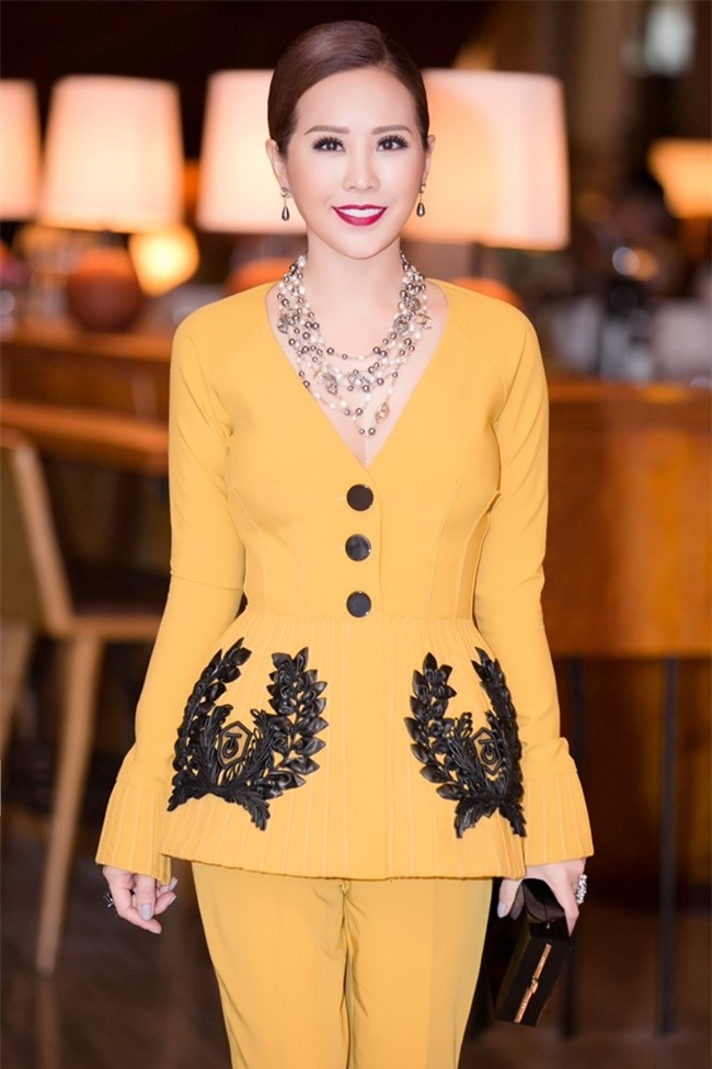 Hoa hau Thu Hoai nop phat 1,6 trieu vi xe lan chiem via he hinh anh 2