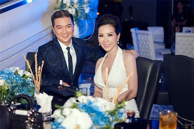 Không chỉ quen biết rộng trong showbiz, Thu Hoài còn tài trợ cho nhiều chương trình lớn như đêm nhạc của ca sĩ Đàm Vĩnh Hưng.