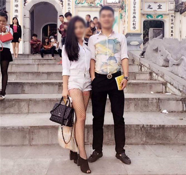 xon mat vi thieu nu quan dui tat luoi, mot khong quan den den, chua hinh anh 1