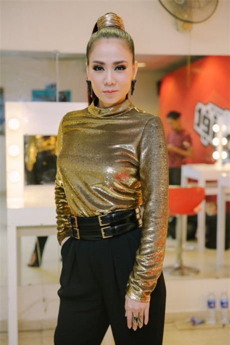 Bi che mac xau, HLV The Voice 'chuoc loi' voi hinh anh moi - Anh 2