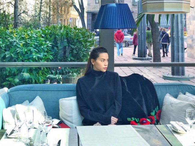 Choáng váng với BST áo khoác lông tiền tỷ Hà Hồ diện ở Milan - Ảnh 3.