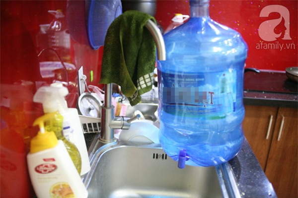 Hà Nội: Bị cắt nước 8 ngày không báo trước, cư dân chung cư khốn đốn vì không có cả nước dội bồn cầu - Ảnh 4.