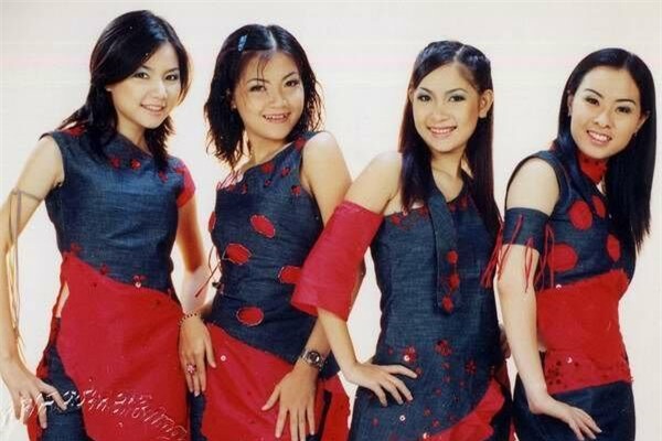 vua yeu vua buon cuoi khi ngam lai do dien cua ca si viet cach day hai chuc nam - 10