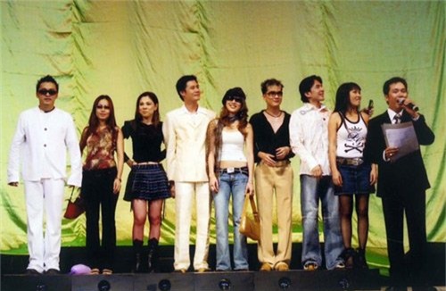 vua yeu vua buon cuoi khi ngam lai do dien cua ca si viet cach day hai chuc nam - 6