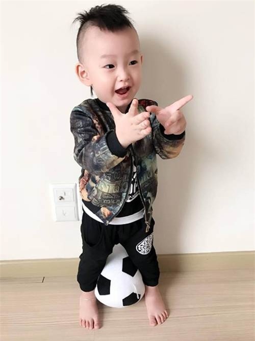 ong bo ba dao voi man cho con trai an keo dang hot nhat mang xa hoi - 11