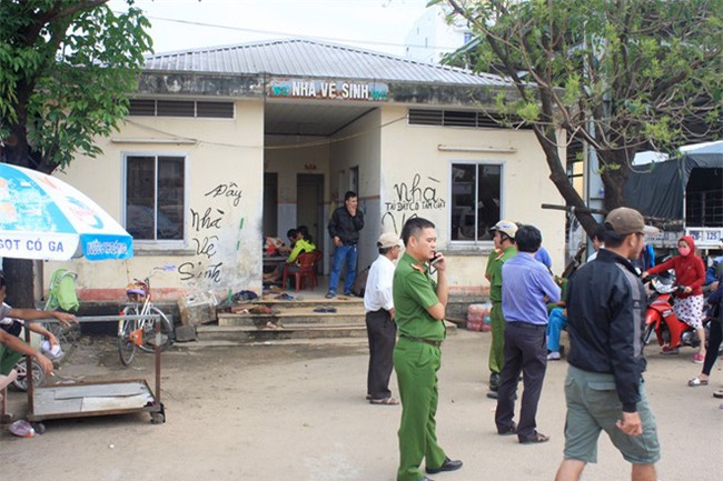 Cô gái 26 tuổi chết bất thường trong nhà vệ sinh ở bến xe - Ảnh 1.